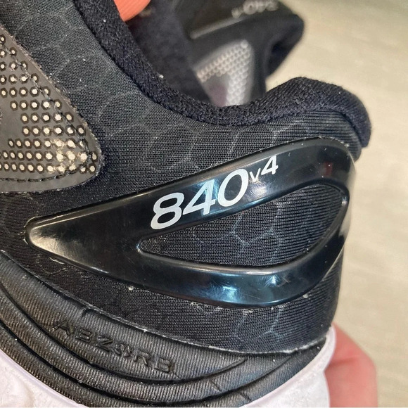 NEW BALANCE Sz 9.5 840  V4 Running Abzorb Technology Lace Up Sneakers - Picture 8 of 16